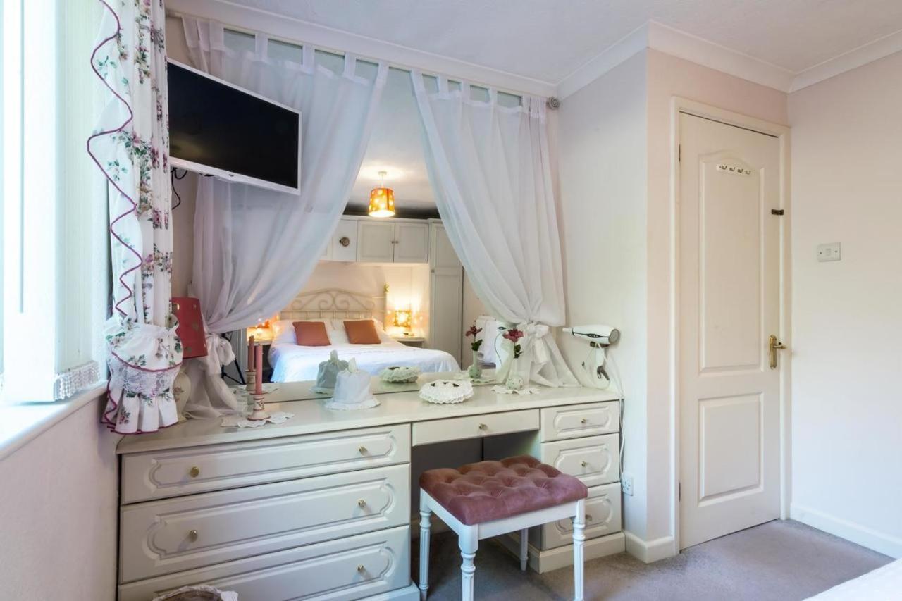 Family Bungalow With Private Pool Kilgetty Ngoại thất bức ảnh